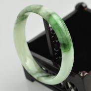 糯冰种翠色缅甸翡翠手镯（58.3mm）