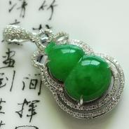 糯冰种阳绿满绿缅甸翡翠镶白金葫芦胸坠