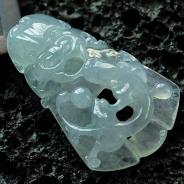 冰玻种淡青色略飘花缅甸翡翠瑞兽挂件