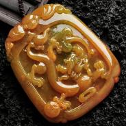 (超值推荐)糯冰种黄翡晴水缅甸翡翠龙牌挂件