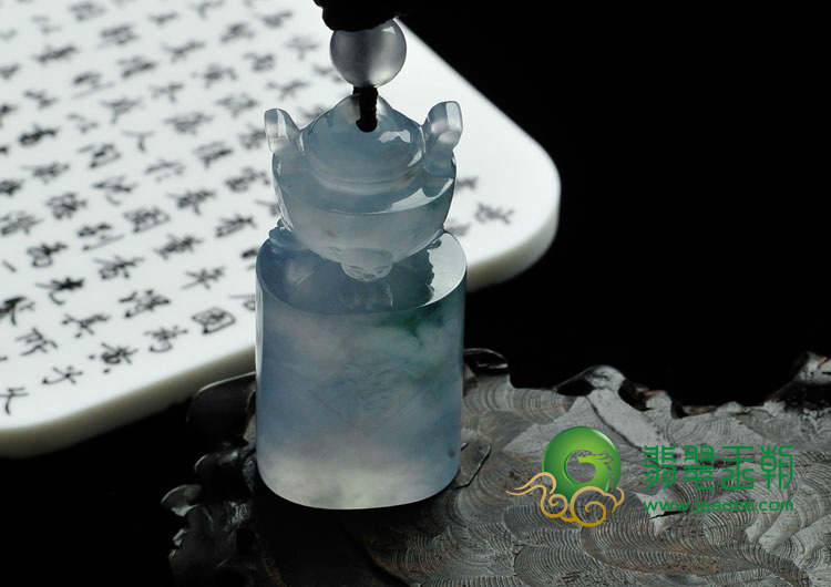 冰种飘花缅甸翡翠“鼎天立地”挂件