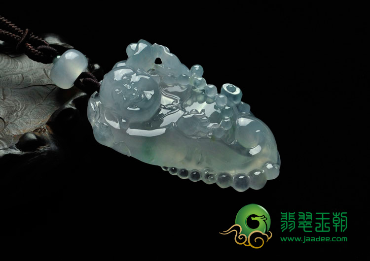 冰种飘花缅甸翡翠逍遥自在佛挂件