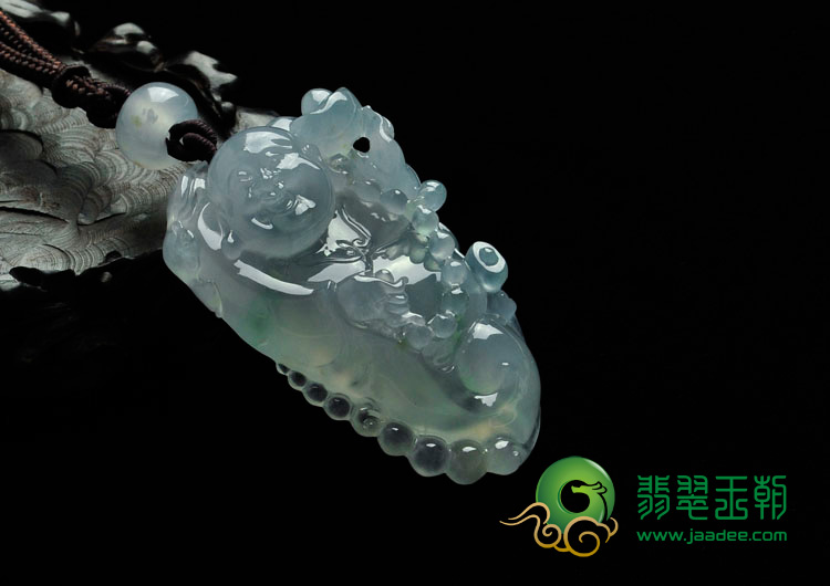 冰种飘花缅甸翡翠逍遥自在佛挂件
