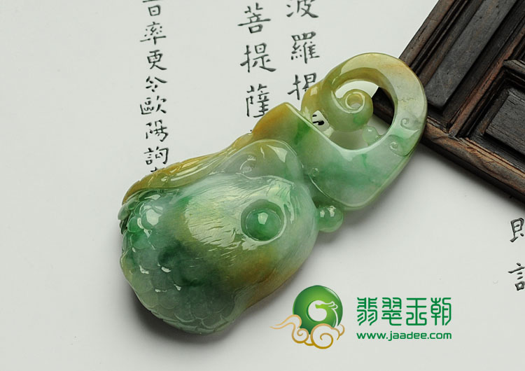 细糯种黄加绿缅甸翡翠鹦鹉头挂件