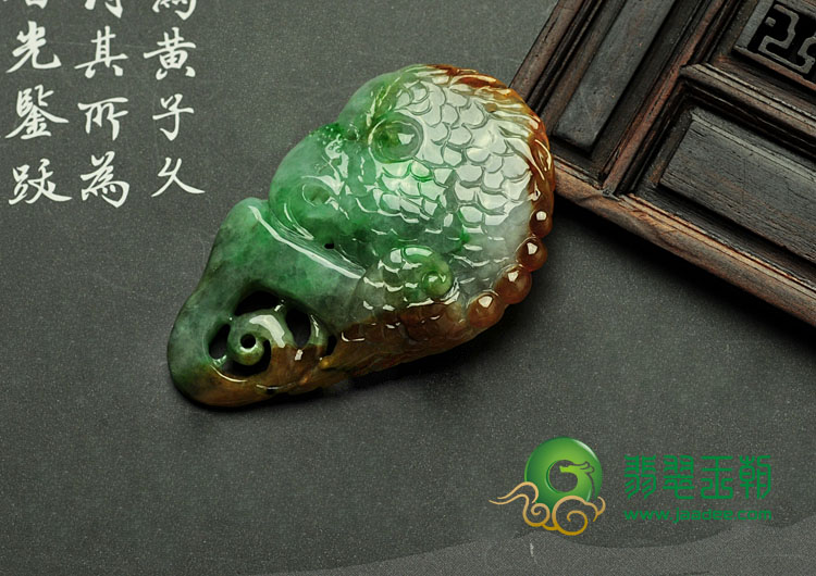 糯冰种黄加绿缅甸翡翠鹦鹉头挂件