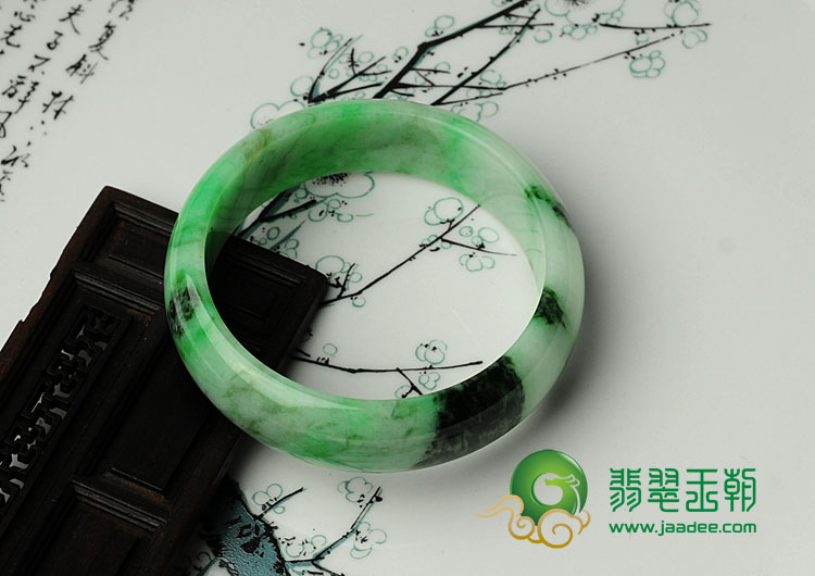 细糯种癣加绿缅甸翡翠手镯（57.5mm）