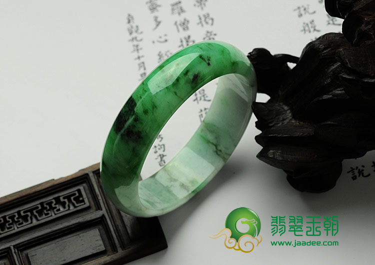 细糯种癣加绿缅甸翡翠手镯（59.5mm）