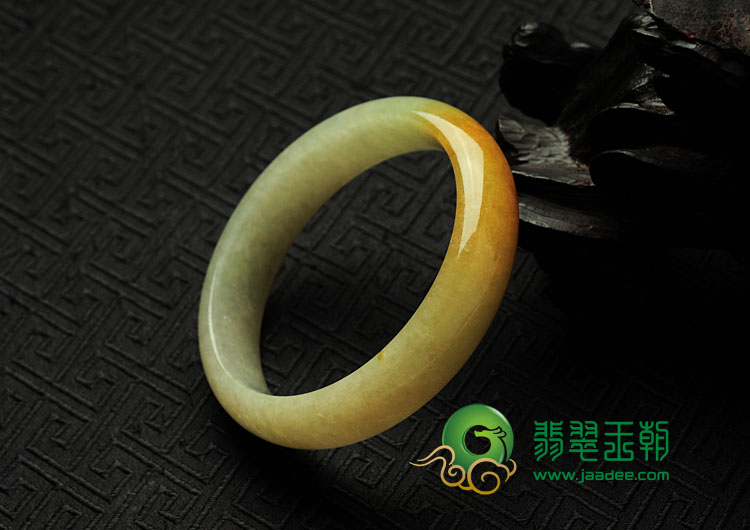 feicui糯冰种黄翡缅甸翡翠手镯（55.9mm）