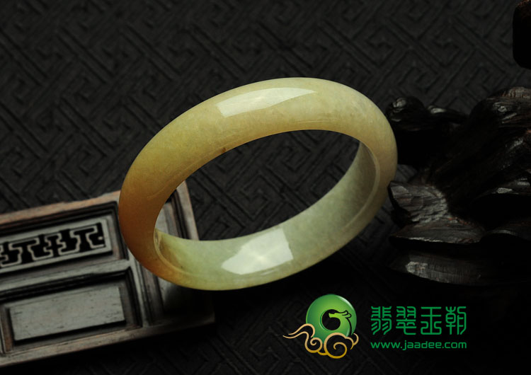 feicui糯冰种黄翡缅甸翡翠手镯（55.9mm）