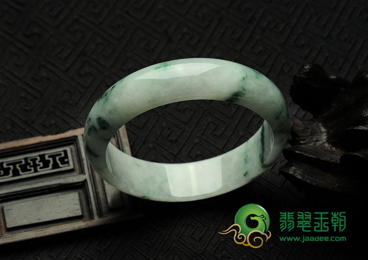 糯冰种飘花缅甸翡翠手镯（59.6mm）