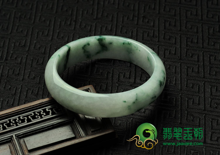 糯冰种飘花缅甸翡翠手镯（59.6mm）