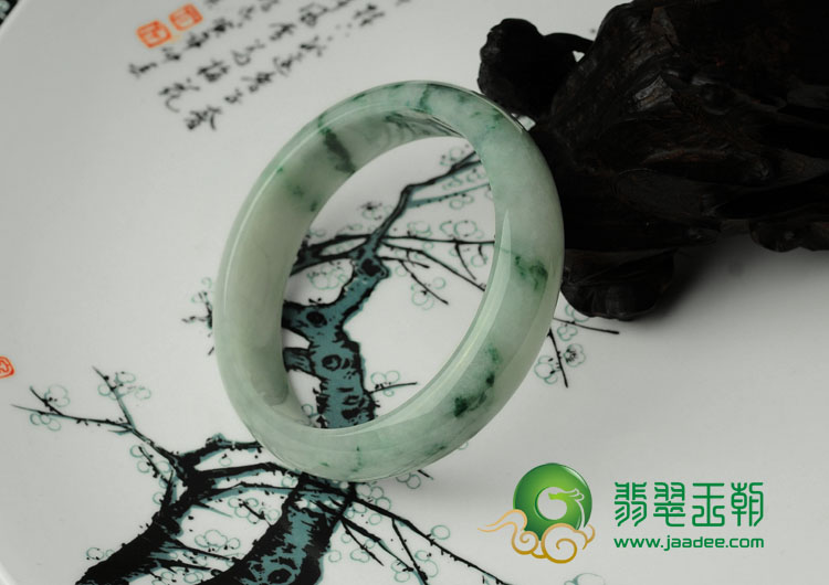 糯冰种飘花缅甸翡翠手镯（59.6mm）