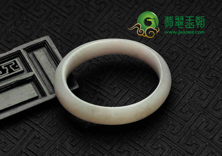 细糯种淡紫罗兰缅甸翡翠贵妃镯（50.1mm-44.8mm）