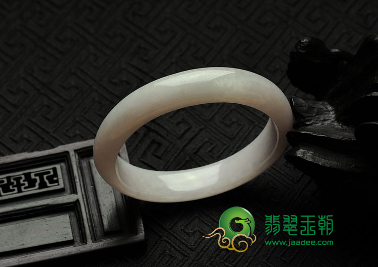 细糯种淡紫罗兰缅甸翡翠贵妃镯（50.1mm-44.8mm）