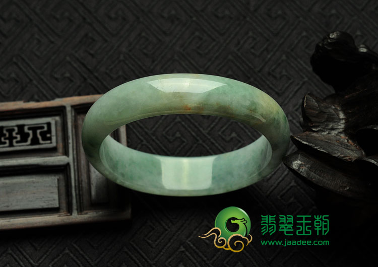 糯冰种飘花缅甸翡翠贵妃镯（50.9mm-46.2mm）