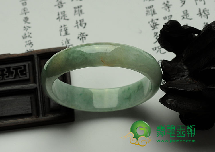 糯冰种飘花缅甸翡翠贵妃镯（50.9mm-46.2mm）