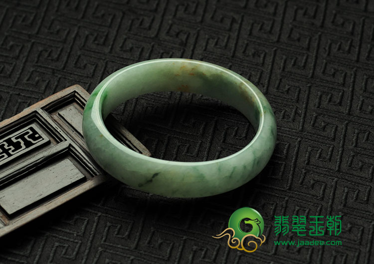 糯冰种飘花缅甸翡翠贵妃镯（50.9mm-46.2mm）