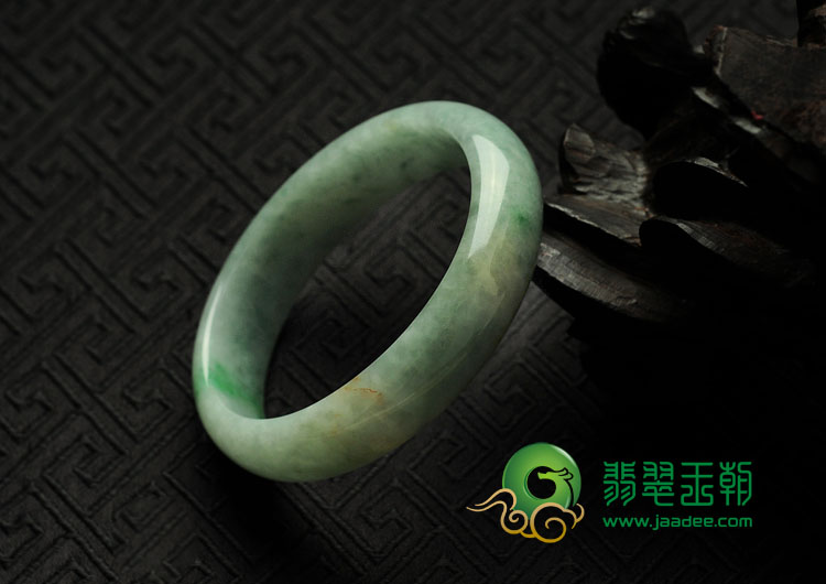 糯冰种飘花缅甸翡翠贵妃镯（50.9mm-46.2mm）