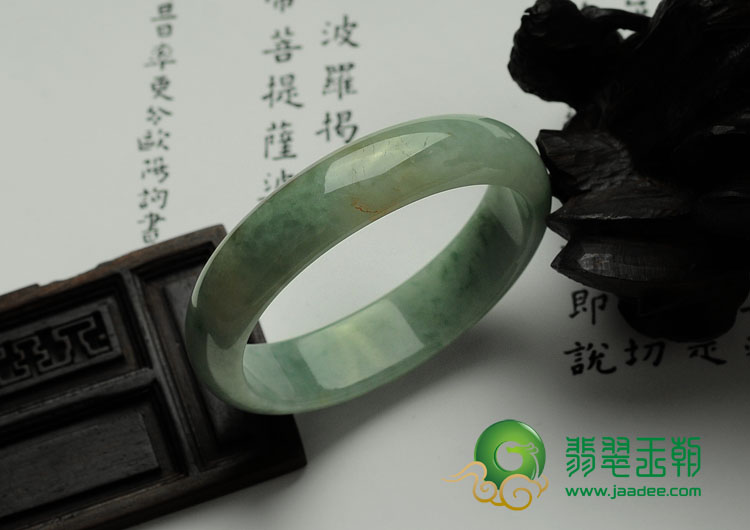 糯冰种飘花缅甸翡翠贵妃镯（50.9mm-46.2mm）