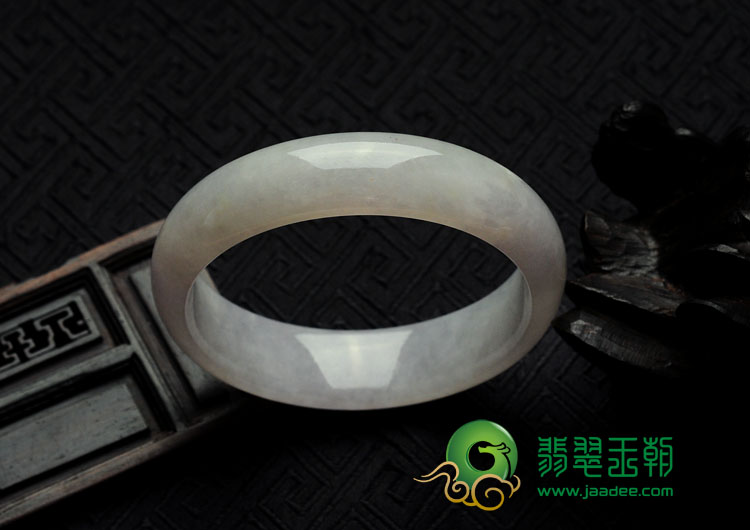 糯冰种淡紫罗兰缅甸翡翠手镯（56.6mm）
