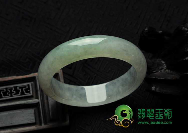 冰种淡晴水缅甸翡翠手镯（56.3mm）