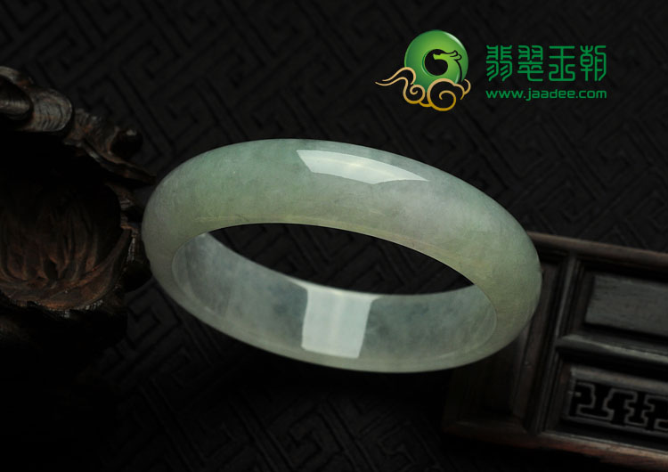 冰种淡晴水缅甸翡翠手镯（60.2mm）