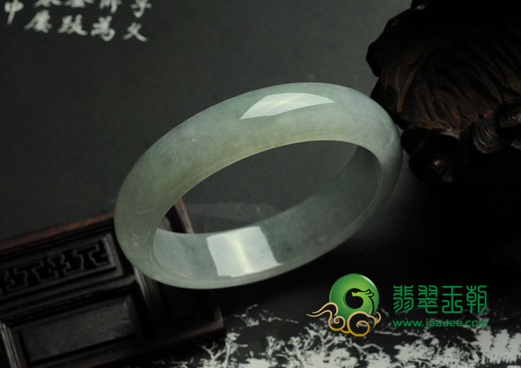 冰种淡晴水缅甸翡翠手镯（60.2mm）