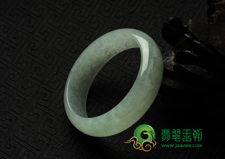 冰种淡晴水缅甸翡翠手镯（57.9mm）