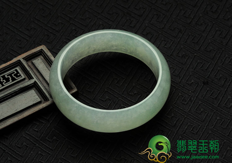 冰种淡晴水缅甸翡翠手镯（57.9mm）