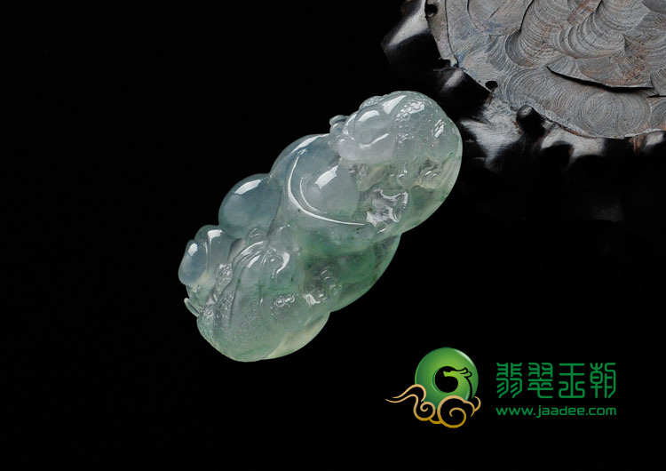 冰种晴水略飘花缅甸翡翠招财进宝挂件