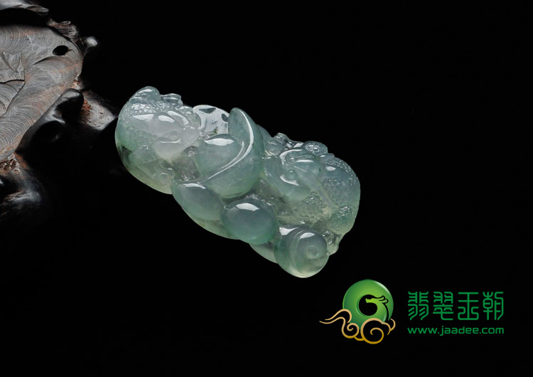 冰种晴水略飘花缅甸翡翠招财进宝挂件