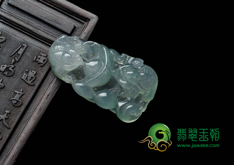 冰种晴水略飘花缅甸翡翠招财进宝挂件