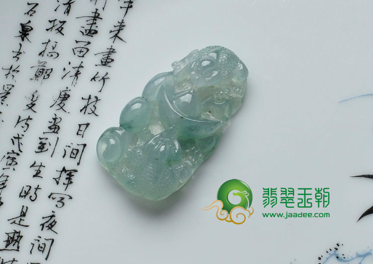 冰种晴水略飘花缅甸翡翠招财进宝挂件