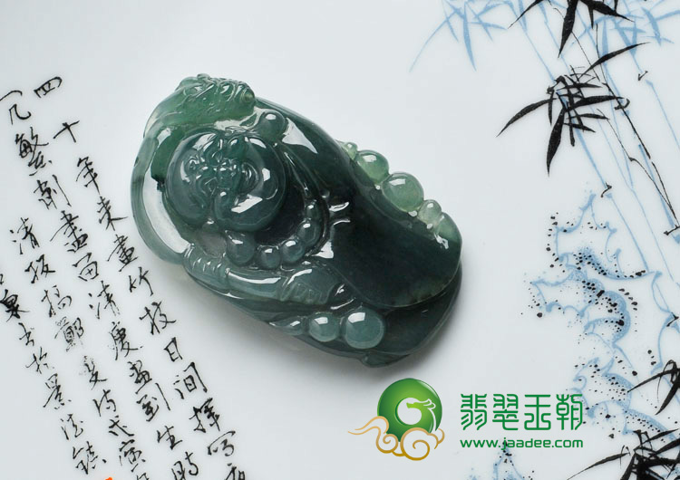 冰种蓝晴水缅甸翡翠降龙罗汉挂件