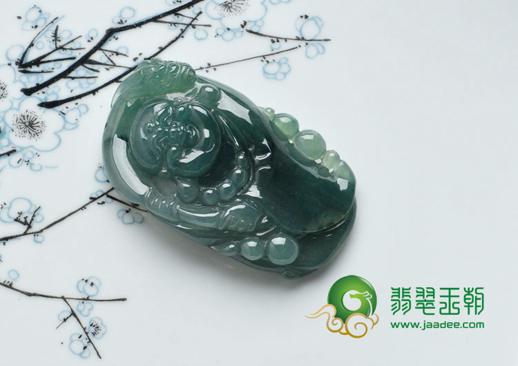 冰种蓝晴水缅甸翡翠降龙罗汉挂件