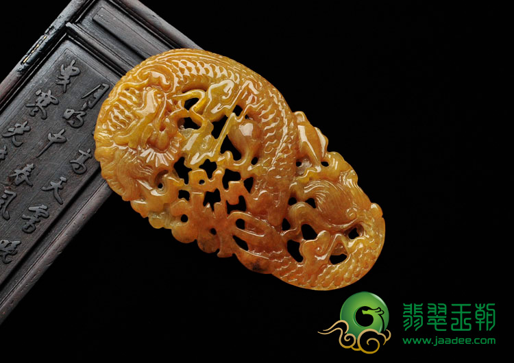 糯冰种黄翡缅甸翡翠飞龙挂件
