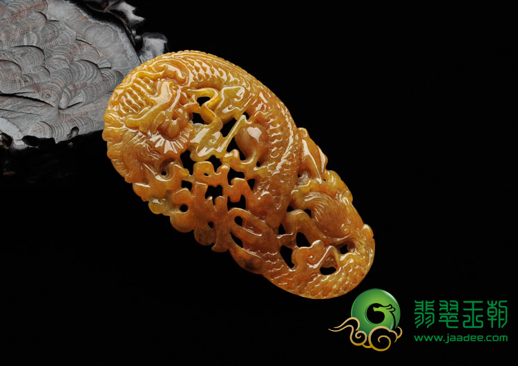 糯冰种黄翡缅甸翡翠飞龙挂件