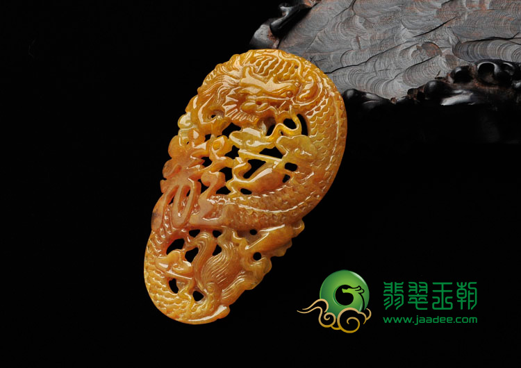 糯冰种黄翡缅甸翡翠飞龙挂件