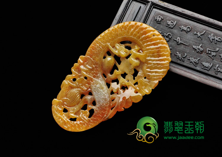 糯冰种黄翡缅甸翡翠飞龙挂件