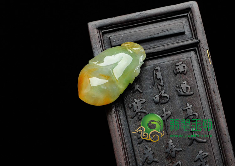 糯冰种黄加绿缅甸翡翠玉兰花挂件