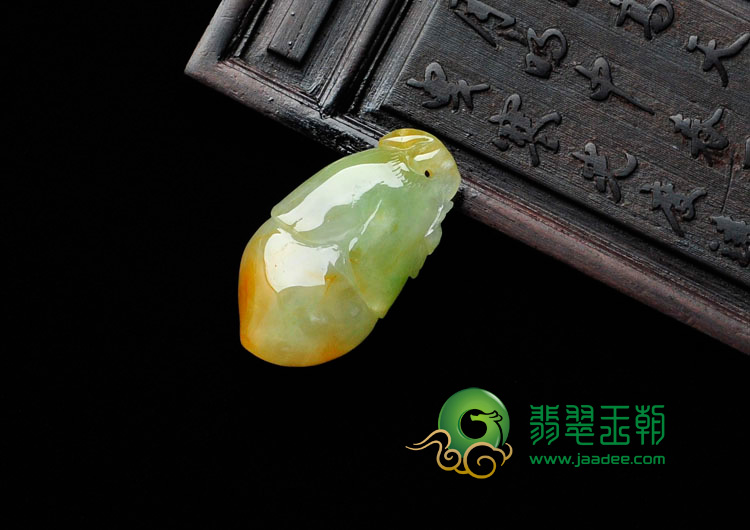 糯冰种黄加绿缅甸翡翠玉兰花挂件