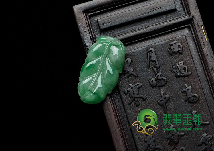 糯冰种飘阳绿缅甸翡翠叶子挂件