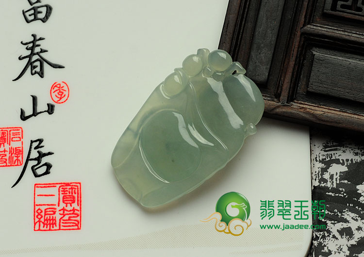 冰种晴水缅甸翡翠逍遥佛挂件