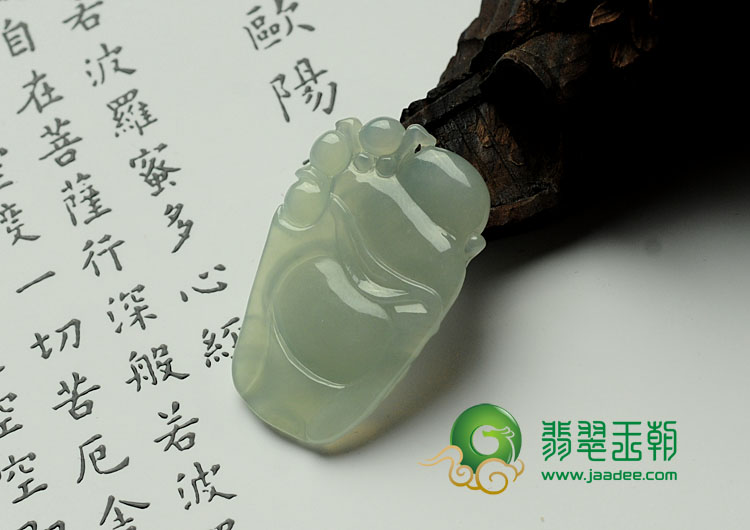 冰种晴水缅甸翡翠逍遥佛挂件
