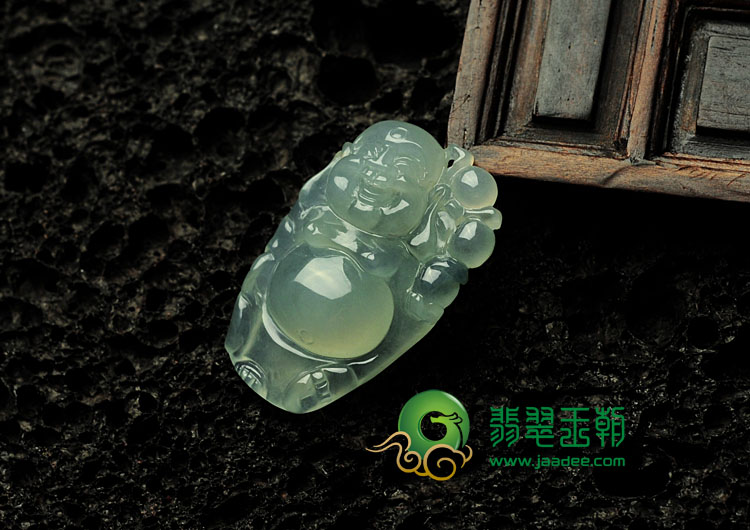 冰种晴水缅甸翡翠逍遥佛挂件