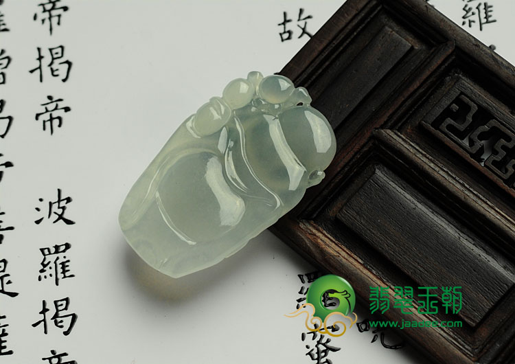 冰种晴水缅甸翡翠逍遥佛挂件