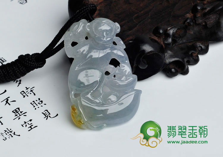 冰种晴水带黄翡缅甸翡翠招财灵猴挂件