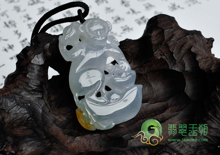 冰种晴水带黄翡缅甸翡翠招财灵猴挂件