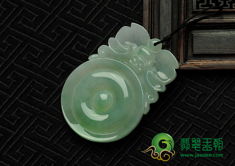 糯冰种晴水缅甸翡翠福在眼前挂件