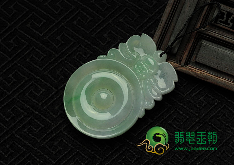 糯冰种晴水缅甸翡翠福在眼前挂件